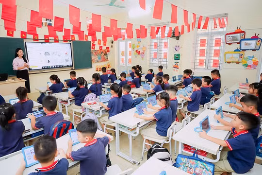 Mô hình lớp học thông minh của cô và trò Trường Tiểu học Trần Nhân Tông (Đông A, Ninh Bình).