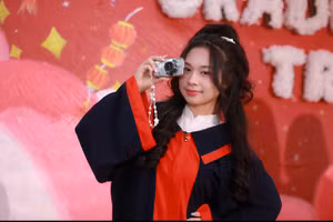 Chân dung thủ khoa D04 - Lý Hoàng Ngân.