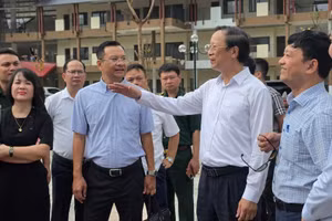 Thứ trưởng Thường trực Bộ GD&ĐT cùng đoàn công tác kiểm tra tiến độ thi công tại Trường PTNT TH&THCS Mường Khương, xã Mường Khương, tỉnh Lào Cai.