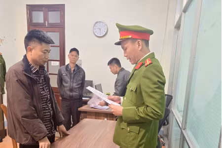 Bị can Hoàng Văn Quân tại cơ quan công an.