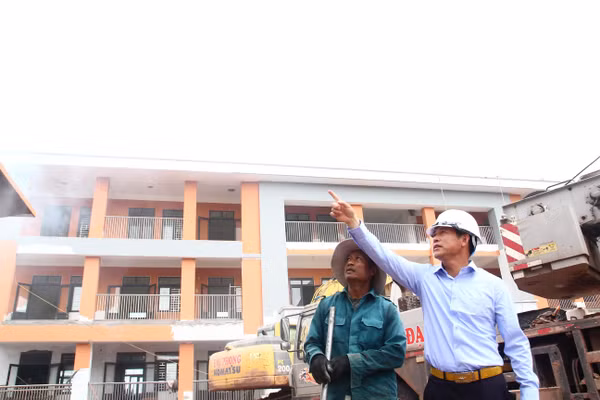 Đại diện nhà thầu chỉ huy công trình.