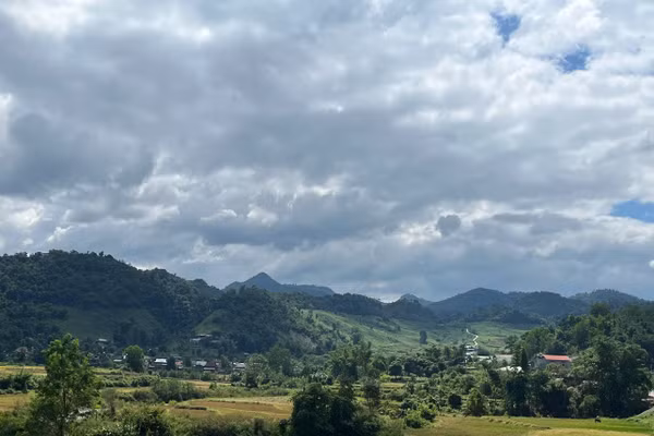 Xã Mường Nhé luôn quan tâm phát huy vai trò già làng, trưởng bản, trưởng dòng họ trong việc tuyên truyền chính sách.