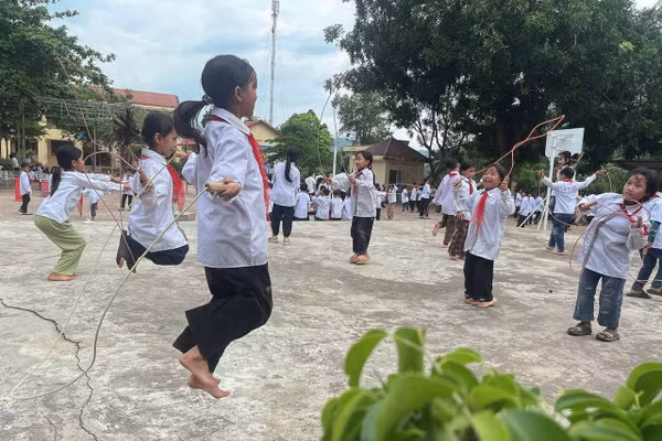 Một giờ giải lao của học sinh nhà trường.