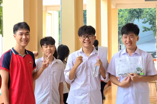 Thí sinh nhận xét đề thi các môn tự chọn