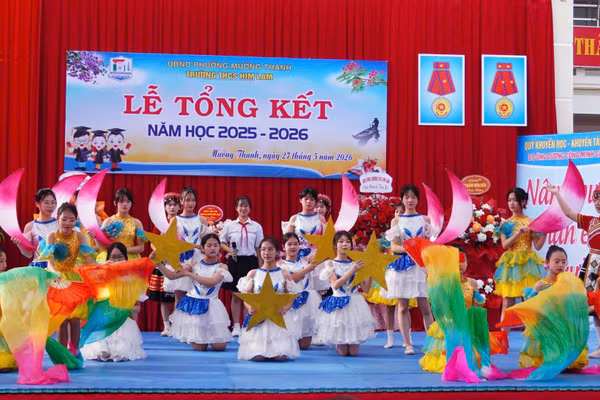 Tiết mục văn nghệ đặc sắc do học sinh nhà trường thực hiện.