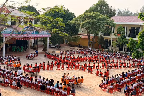 Toàn cảnh Ngày Sách và Văn hóa đọc Việt Nam năm 2026 tại Trường PTDTBT Tiểu học Nậm Pố. 