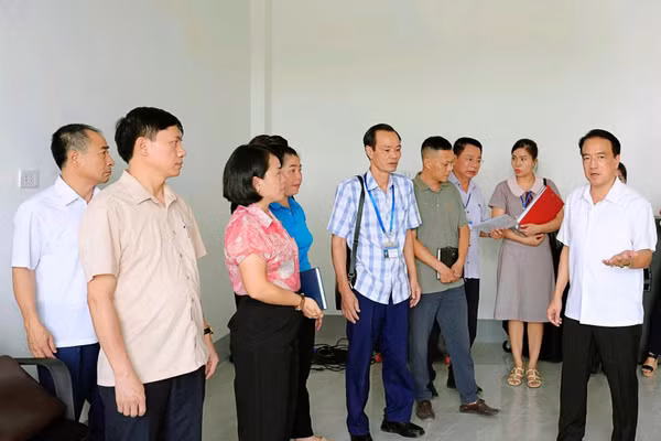 Đoàn công tác của Sở Y tế Điện Biên kiểm tra tại các trường nội trú liên cấp.