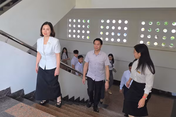 Lãnh đạo Sở GD&ĐT Lào Cai thăm, kiểm tra hoạt động giáo dục tại phường Lào Cai.