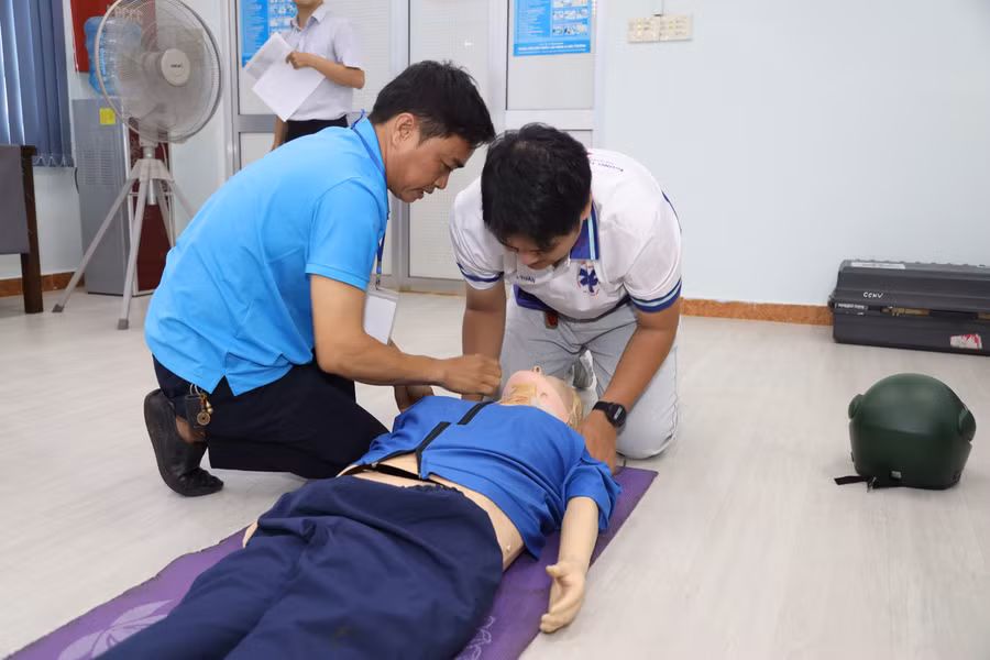Lớp Sơ cấp cứu dành cho lái xe vận chuyển cấp cứu - Trung tâm Cấp cứu 115 TPHCM. k-ql2623.jpg