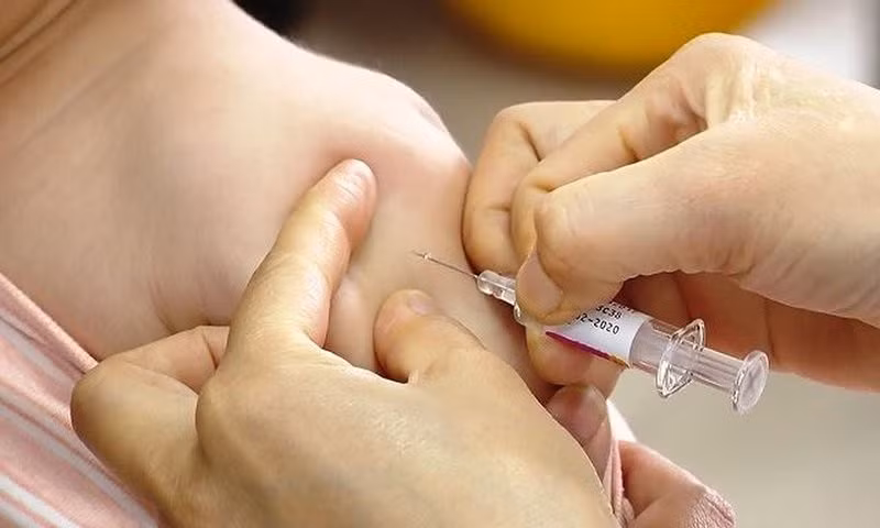 Tiêm vắc-xin là biện pháp chủ động và hiệu quả nhất. (Ảnh minh họa: ITN).