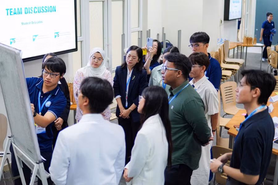 Sinh viên Trường Đại học Y Dược TPHCM tại Hội nghị Hiệu trưởng/Trưởng khoa Y khối Đông Nam Á lần thứ 16. 