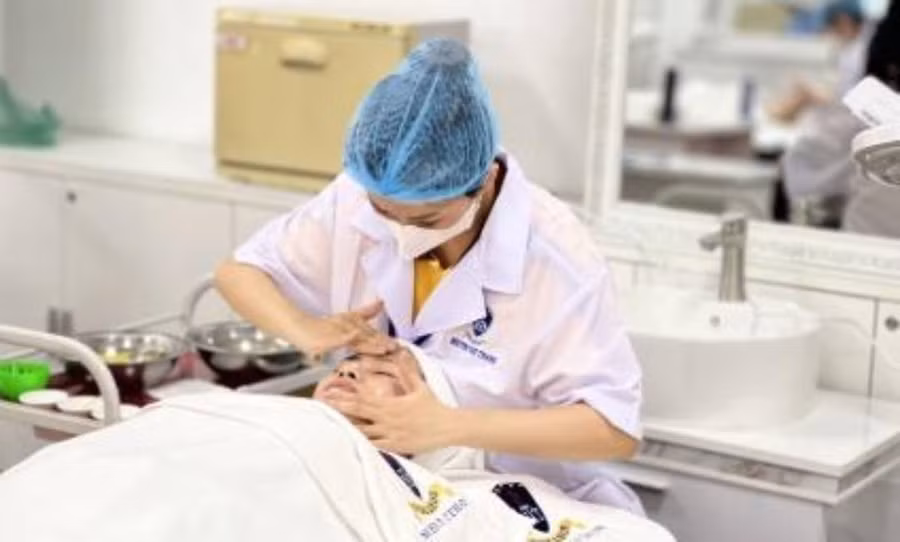 Buổi học thực hành của sinh viên Trường Trung cấp Nguyễn Tất Thành. 