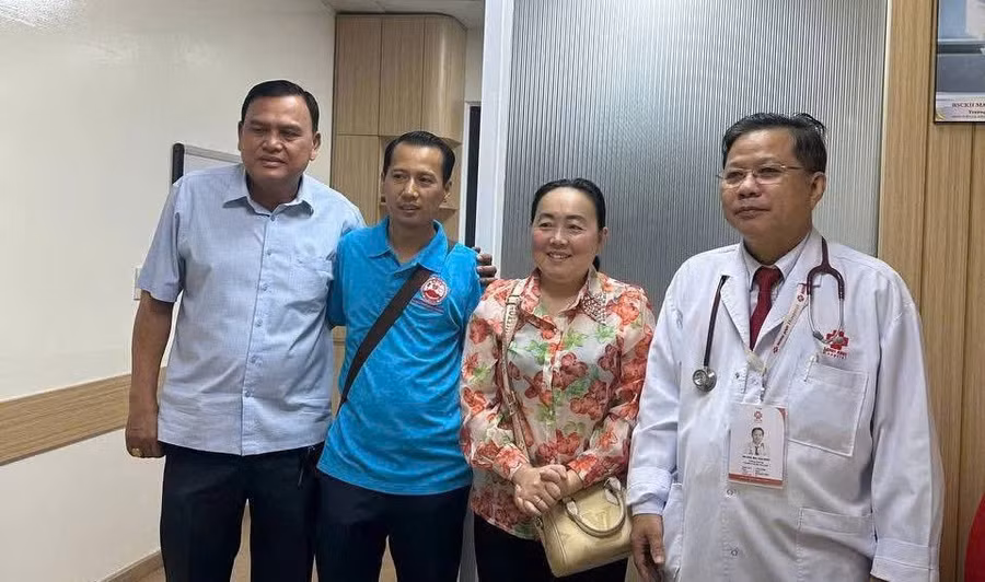 Bệnh nhân người Campuchia trong ngày xuất viện.