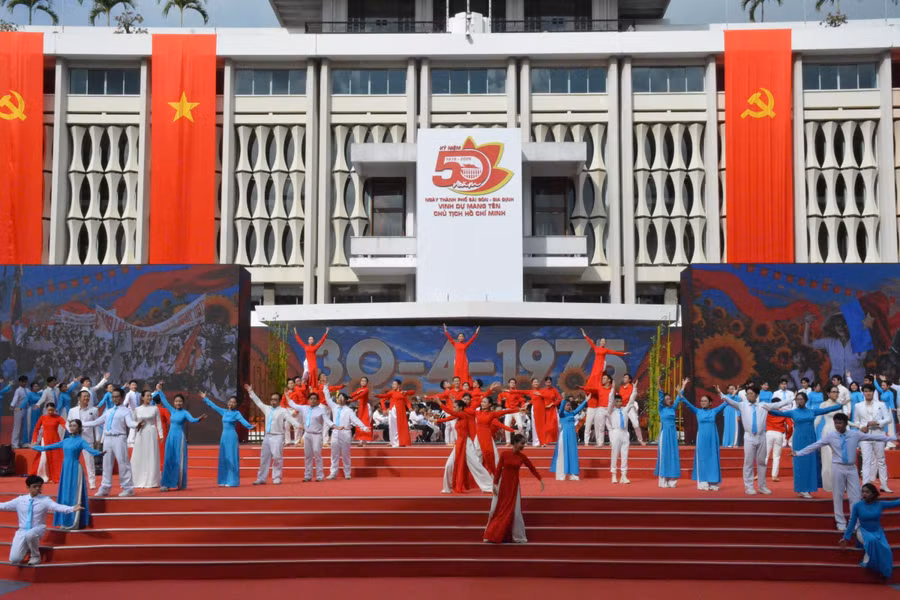 Chuỗi sự kiện chào mừng kỷ niệm 50 năm ngày Thành phố mang tên Bác. 