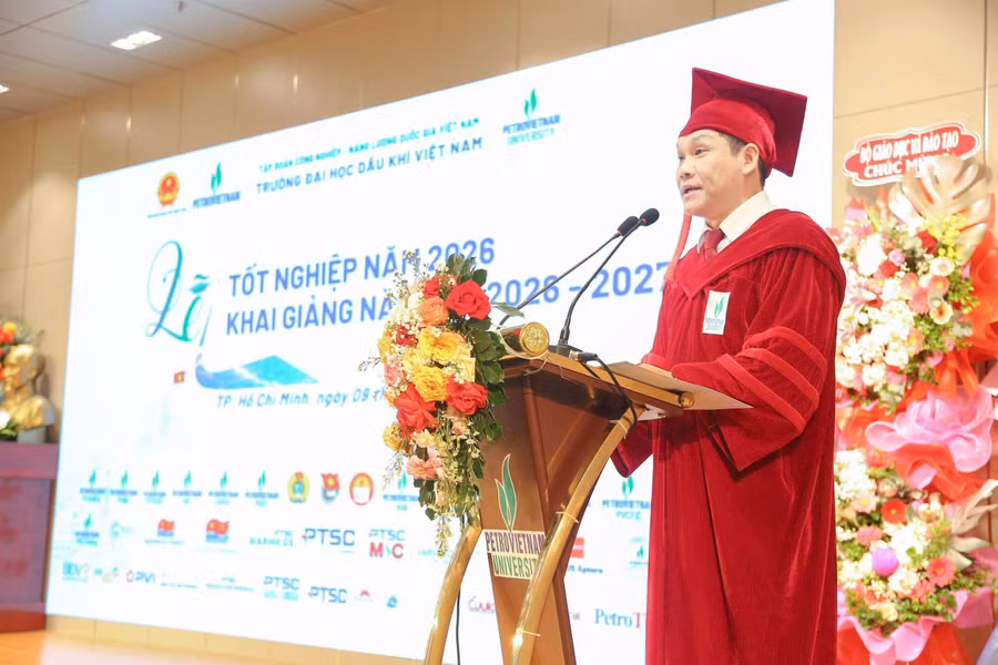 TS Phan Minh Quốc Bình, Hiệu trưởng PVU. 1000199057.jpg