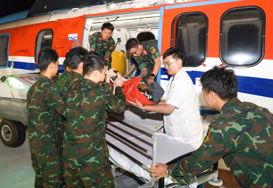 Bệnh nhân H. bị ròng rọc đập vào vùng mặt và ngã bất tỉnh.