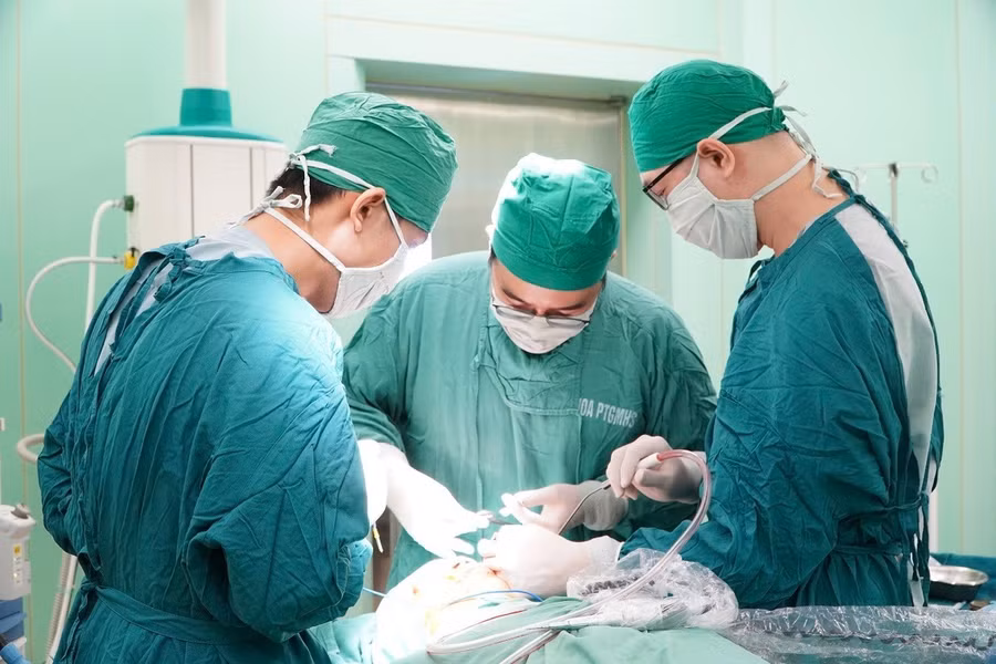 Một ca phẫu thuật giải phẫu vùng hàm mặt tại Bệnh viện Đa khoa Vũng Tàu trước khi sáp nhập vào TPHCM.