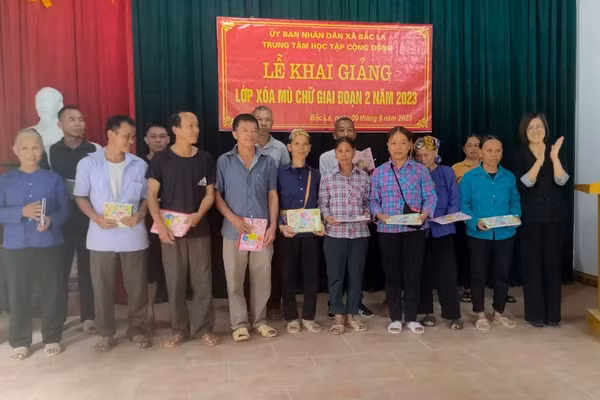 Lớp xoá mù chữ chữ ở Lạng Sơn chủ yếu là người đang tuổi lao động.