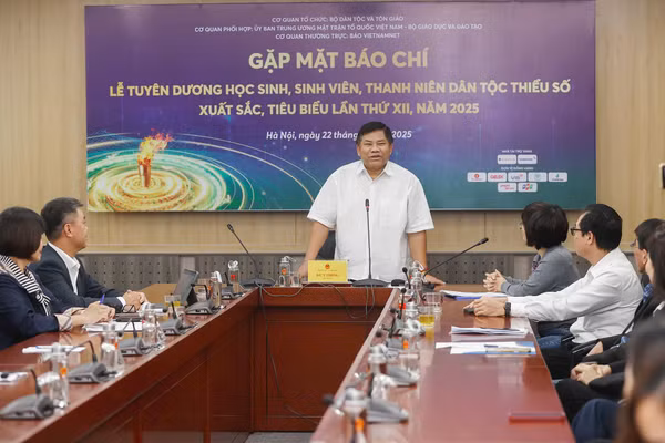 Quảng cảnh buổi họp báo.
