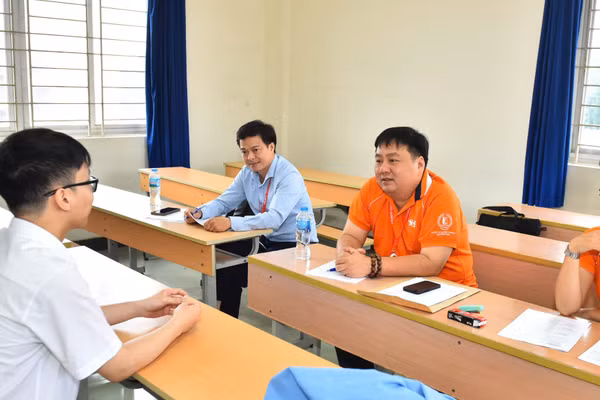 Thí sinh tham gia phỏng vấn tài năng của Đại học Bách khoa Hà Nội.
