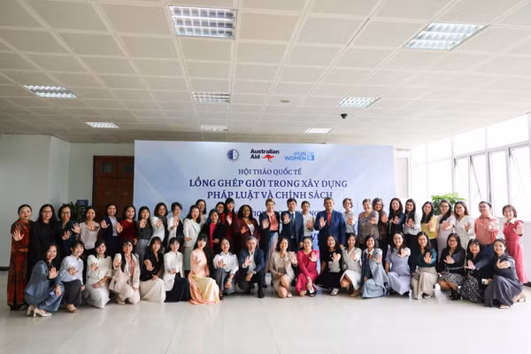 Các đại biểu tham dự hội thảo.