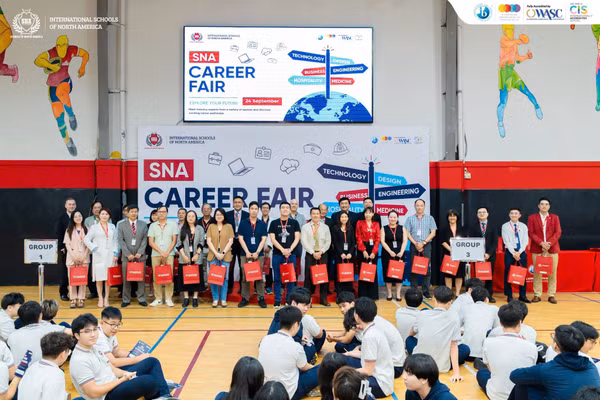 Gần 40 chuyên gia đã tham gia Ngày hội Hướng nghiệp đầu tiên của Trường Quốc tế IB Toàn phần SNA.