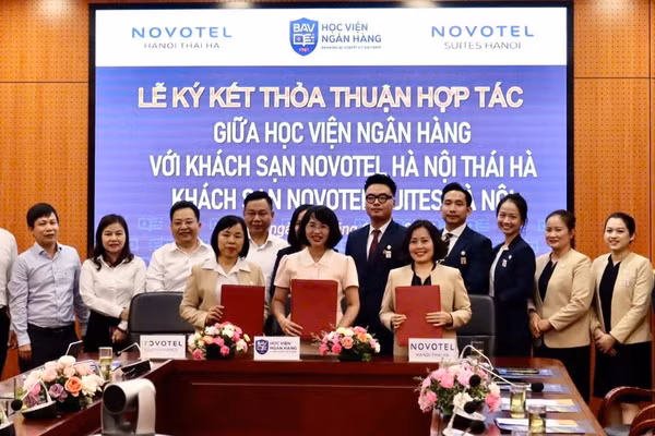 Quang cảnh buổi lễ ký kết.