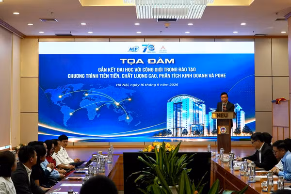 Quang cảnh buổi toạ đàm.