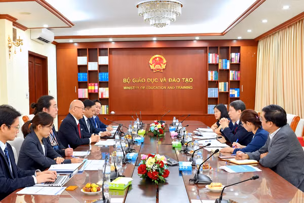 Quang cảnh buổi làm việc.