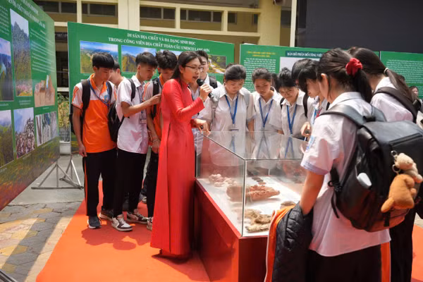 Trường THPT Cao Lộc đã khẳng định nỗ lực đổi mới, sáng tạo trong phương pháp dạy và học trực quan, sinh động.