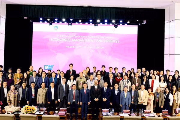Các đại biểu tham dự Hội thảo.