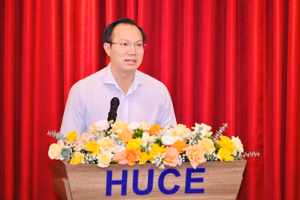 Thứ trưởng Bộ GD&ĐT Đoàn Trung Kiên. 