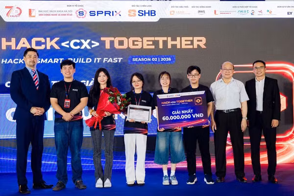 Đội đạt giải nhất.