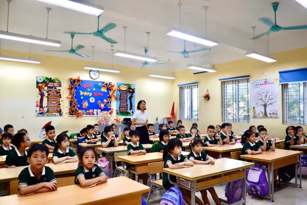 Một tiết học của học sinh Trường Tiểu học Phúc Đồng (phương Phúc Lợi, Hà Nội). Ảnh LA.