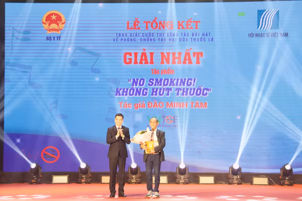 Giải Nhất thuộc về ca khúc “No smoking! Không hút thuốc!”.
