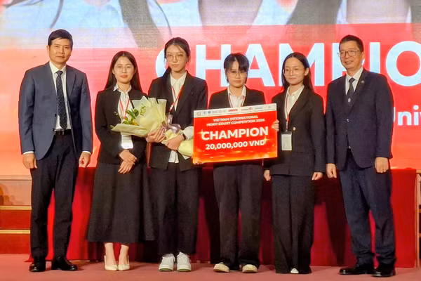 Vòng Chung kết cuộc thi “Tranh tụng giả định quốc tế Việt Nam 2026” với 2 đại diện dự thi đến từ Trường Đại học Luật Hà Nội và Đại học Luật TP.Hồ Chí Minh.
