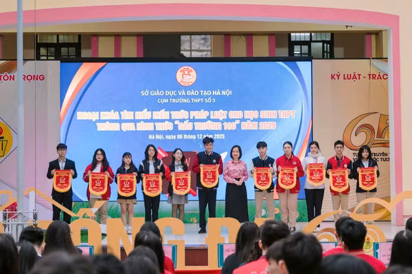Trường THPT Đống Đa lồng ghép giáo dục phòng chống tác hại thuốc lá qua các hoạt động ngoại khoá.