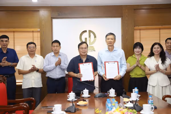 Quang cảnh buổi ký kết.