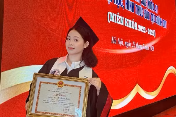 Hành trình vươn lên của nữ sinh vùng cao tốt nghiệp loại xuất sắc Trường ĐH Luật Hà Nội