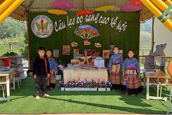 Học trò Trường Tiểu học số 1 Sín Chéng (xã Sín Chéng , tỉnh Lào Cai).