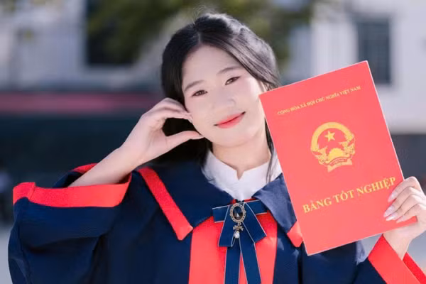 Tiếp sức cho đào tạo nguồn nhân lực chất lượng cao là người DTTS