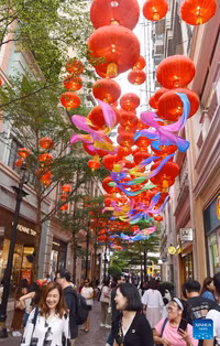 xem-the-gioi-tung-bung-don-trung-thu-hongkong-8.jpg