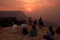 chum-anh-linh-cuu-hoa-chien-dau-voi-chay-rung-o-grand-canyon-02.jpg