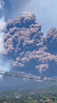 chum-anh-nui-lua-etna-phun-trao-0605-09.jpg