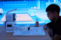 chum-anh-trung-tam-mua-sam-robot-o-trung-quoc-07.jpg