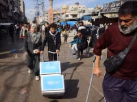 hinh-anh-nguoi-palestine-tro-ve-bac-gaza-sau-buoc-dot-pha-ve-dam-phan-8.jpg