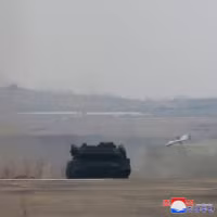 ong-kim-jong-un-chi-dao-cong-tac-nghien-cuu-uav-09.jpg