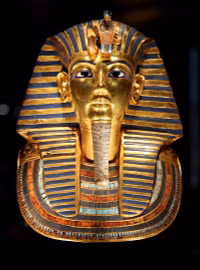 chum-anh-ben-trong-kho-bau-cua-vua-tutankhamun-1105-024.jpg