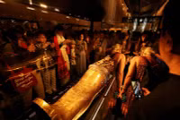 chum-anh-ben-trong-kho-bau-cua-vua-tutankhamun-1105-02.jpg