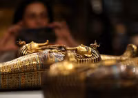 chum-anh-ben-trong-kho-bau-cua-vua-tutankhamun-1105-019.jpg